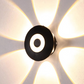 Moderne LED-Wandleuchte mit geometrischem Lichteffekt