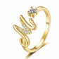 💍⏰ 50% RABATT – NUR FÜR KURZE ZEIT! Damen Ring mit Buchstaben – Funkelnde Zirkonia-Verzierung, verstellbare Größe & elegantes Design ✨